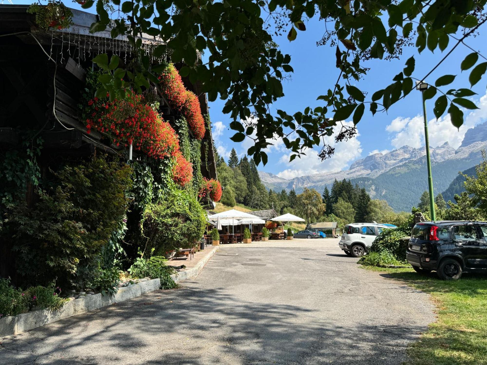 Albergo Ristorante Al Frate Da Streza Madonna di Campiglio Exterior photo